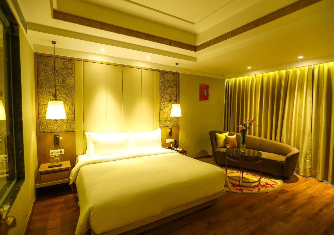 Отель Radisson Бхопал Экстерьер фото